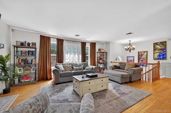 New Windsor, NY 12553,60 Palomino PL