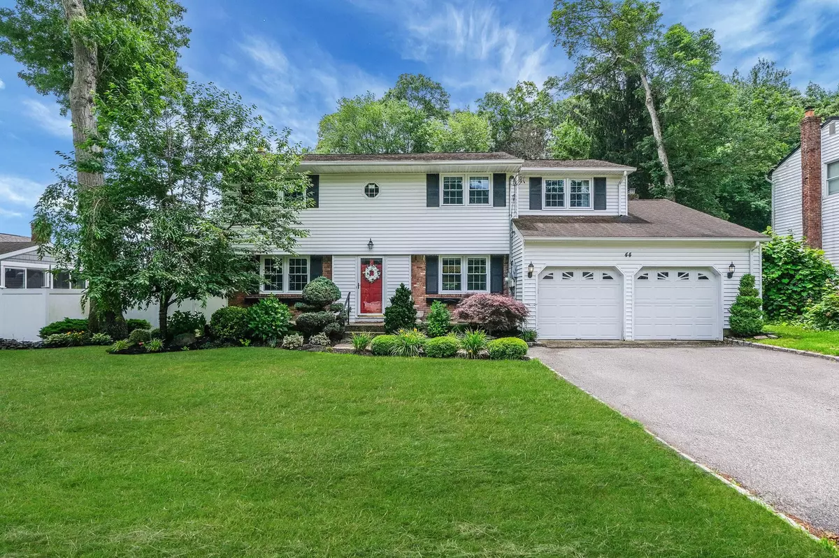 Smithtown, NY 11787,44 Cross ST