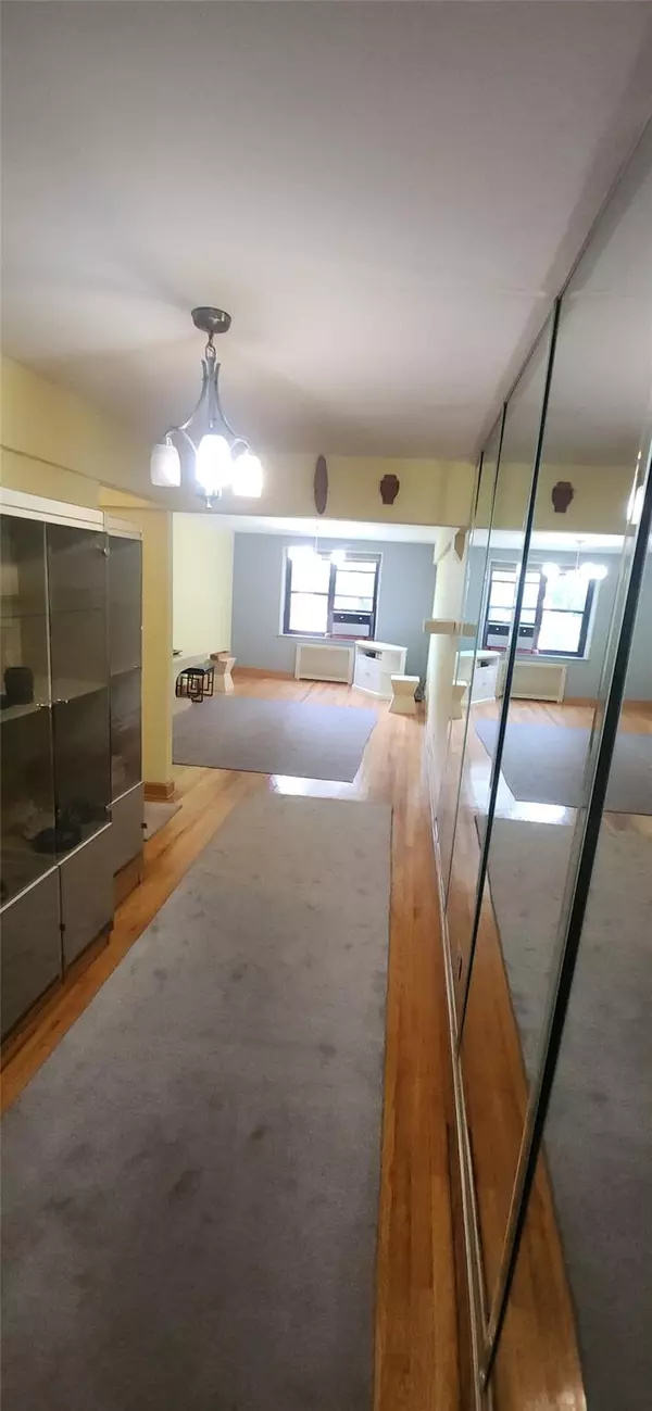 East Elmhurst, NY 11369,32-40 91 ST #309