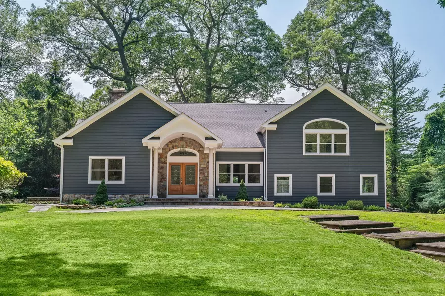 18 Wilderness RD, Saint James, NY 11780