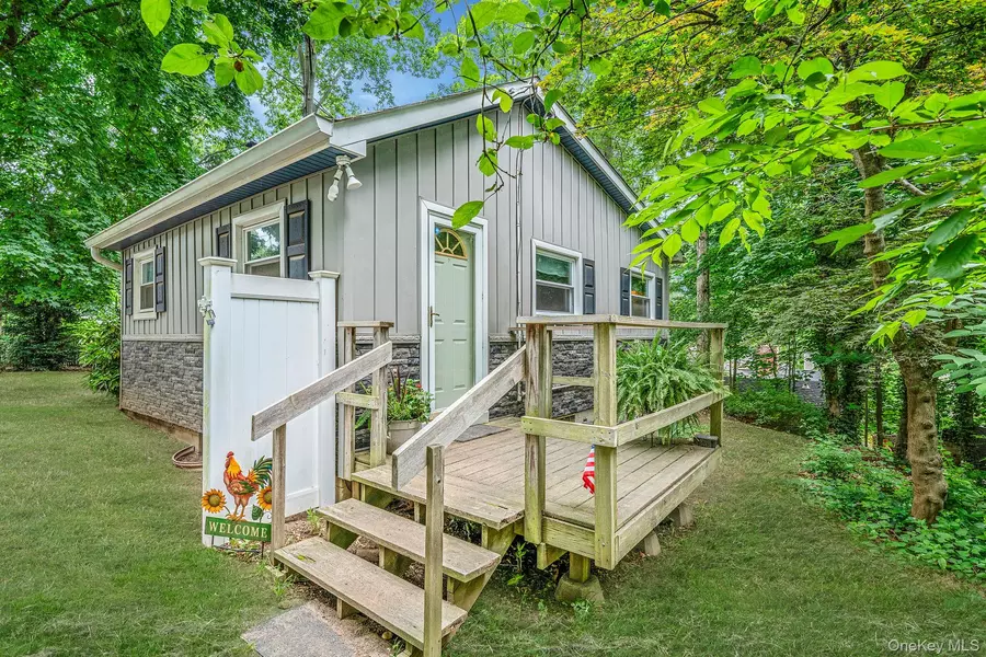 7 1st ST, Nesconset, NY 11767