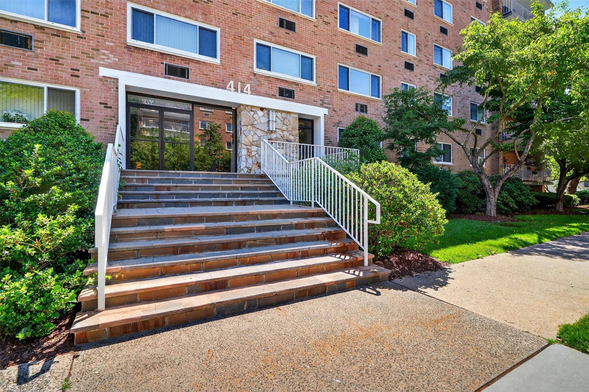 Tarrytown, NY 10591,414 Benedict AVE #5B