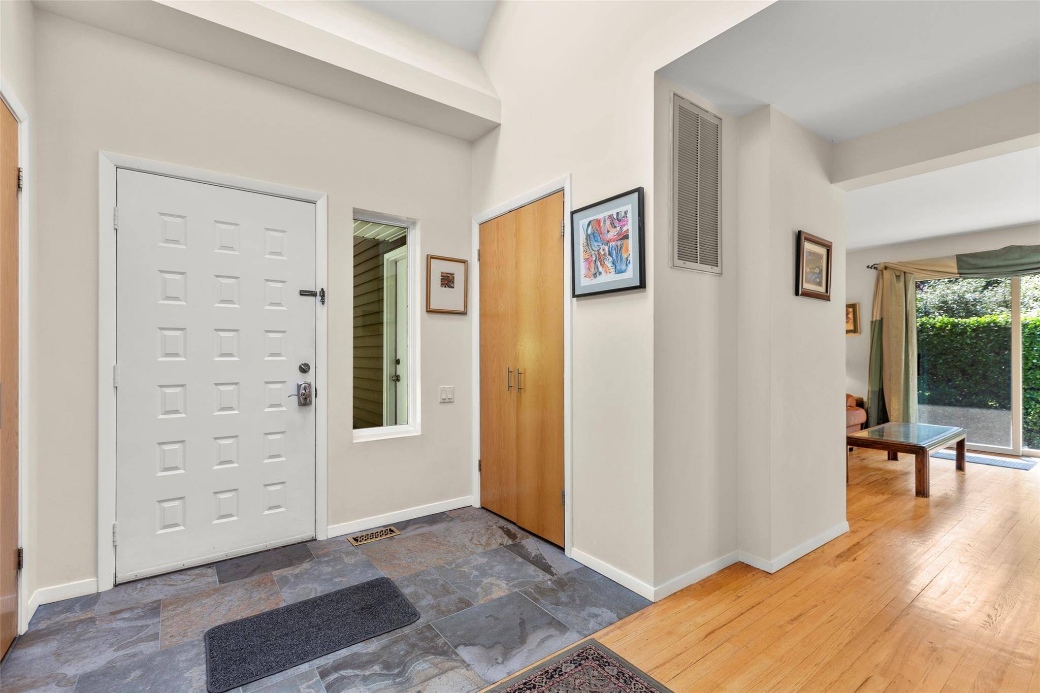 East Setauket, NY 11733,8 Braemer RD