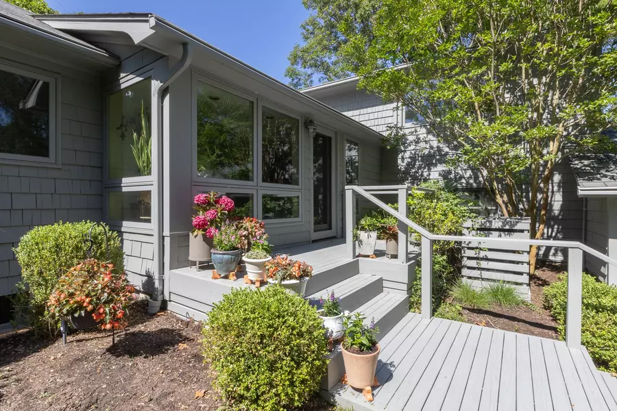 5 Shore DR, Setauket, NY 11733