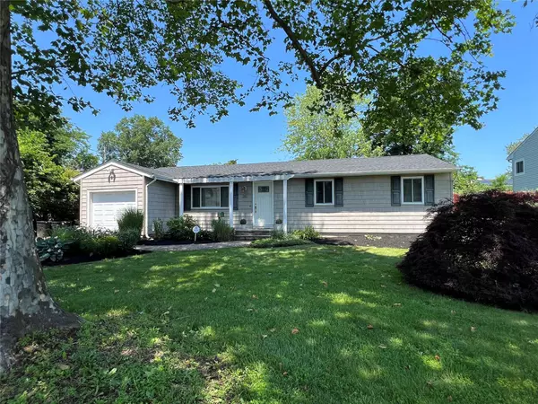 28 Lenox AVE, Central Islip, NY 11722