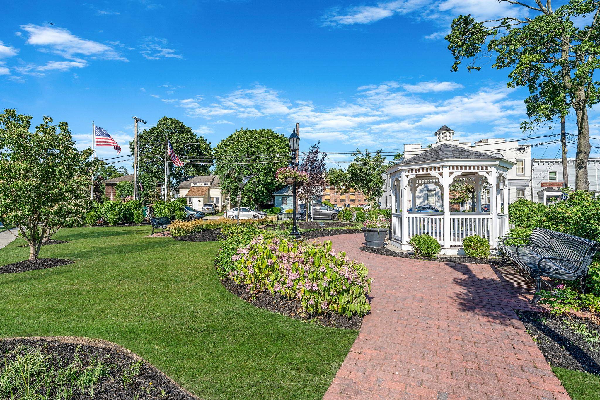 Farmingdale, NY 11735,114 Jervis AVE #114