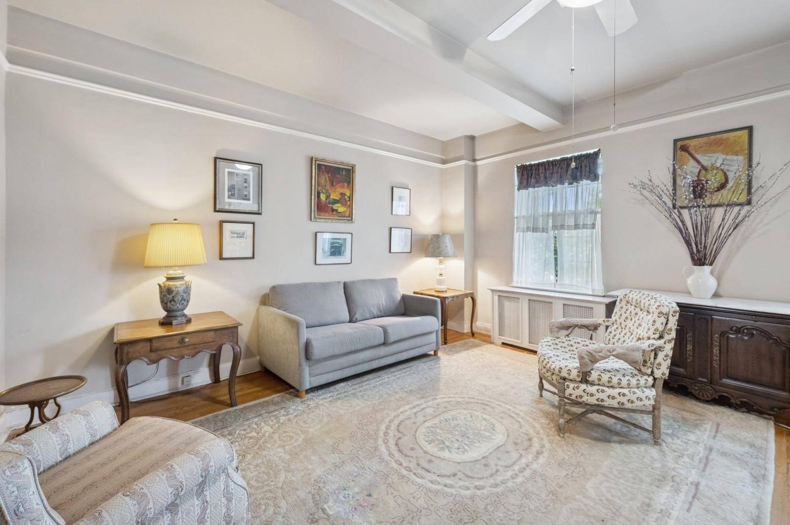 Great Neck, NY 11021,160 Middle Neck RD #4L