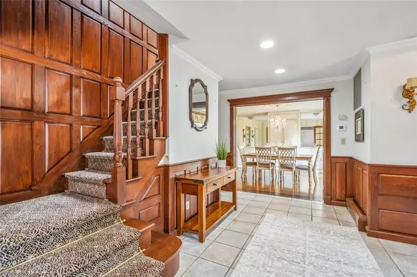 East Hills, NY 11576,180 Peach DR