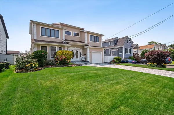 Baldwin Harbor, NY 11510,3362 Colony DR