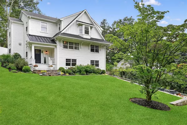 Pleasantville, NY 10570,29 Cedar LN