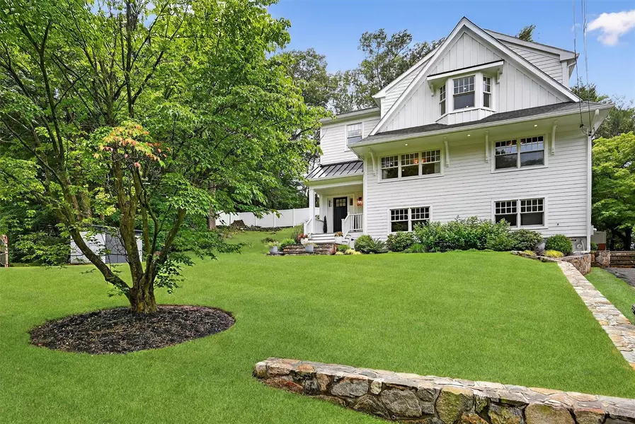 29 Cedar LN, Pleasantville, NY 10570