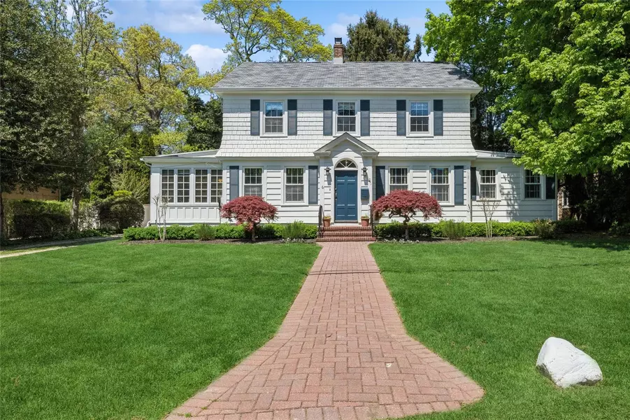 6 Glen AVE, Glen Head, NY 11545