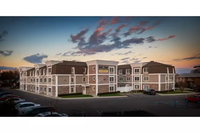 Farmingdale, NY 11735,190 Fulton ST #E109