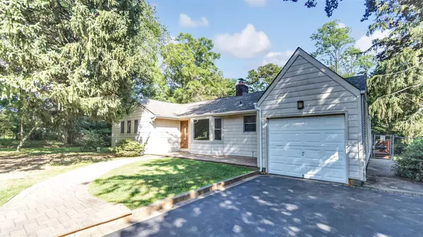 Smithtown, NY 11787,24 Summerset DR