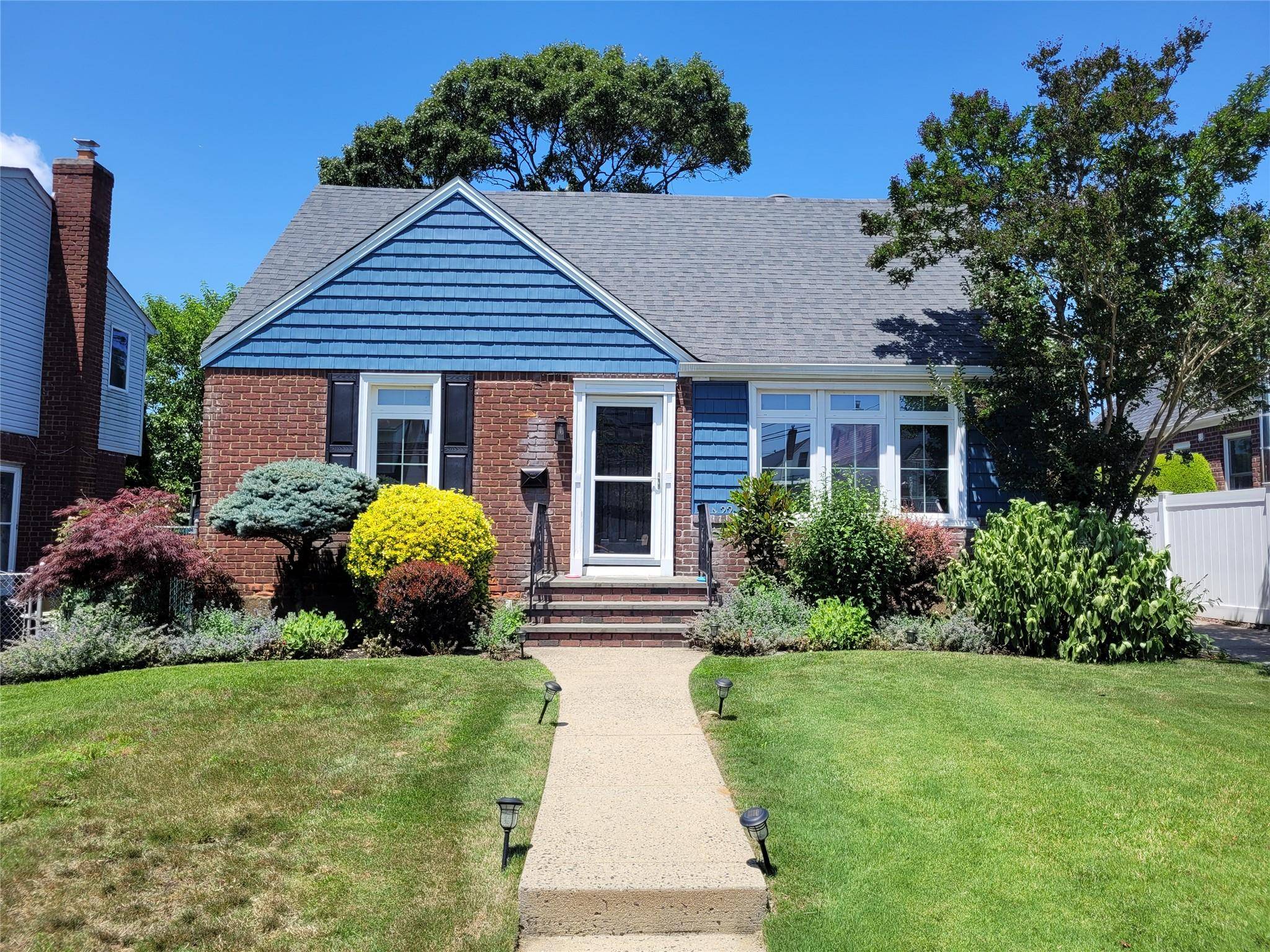 Franklin Square, NY 11010,422 Saint Agnes PL