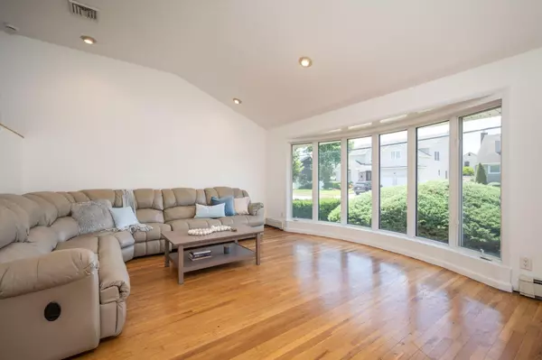 South Merrick, NY 11566,2703 Bayview AVE