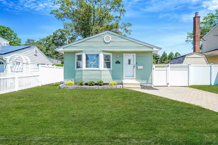 1345 Madison AVE, West Islip, NY 11795