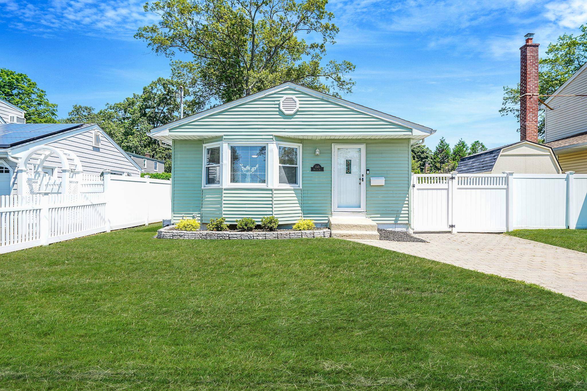 1345 Madison AVE, West Islip, NY 11795