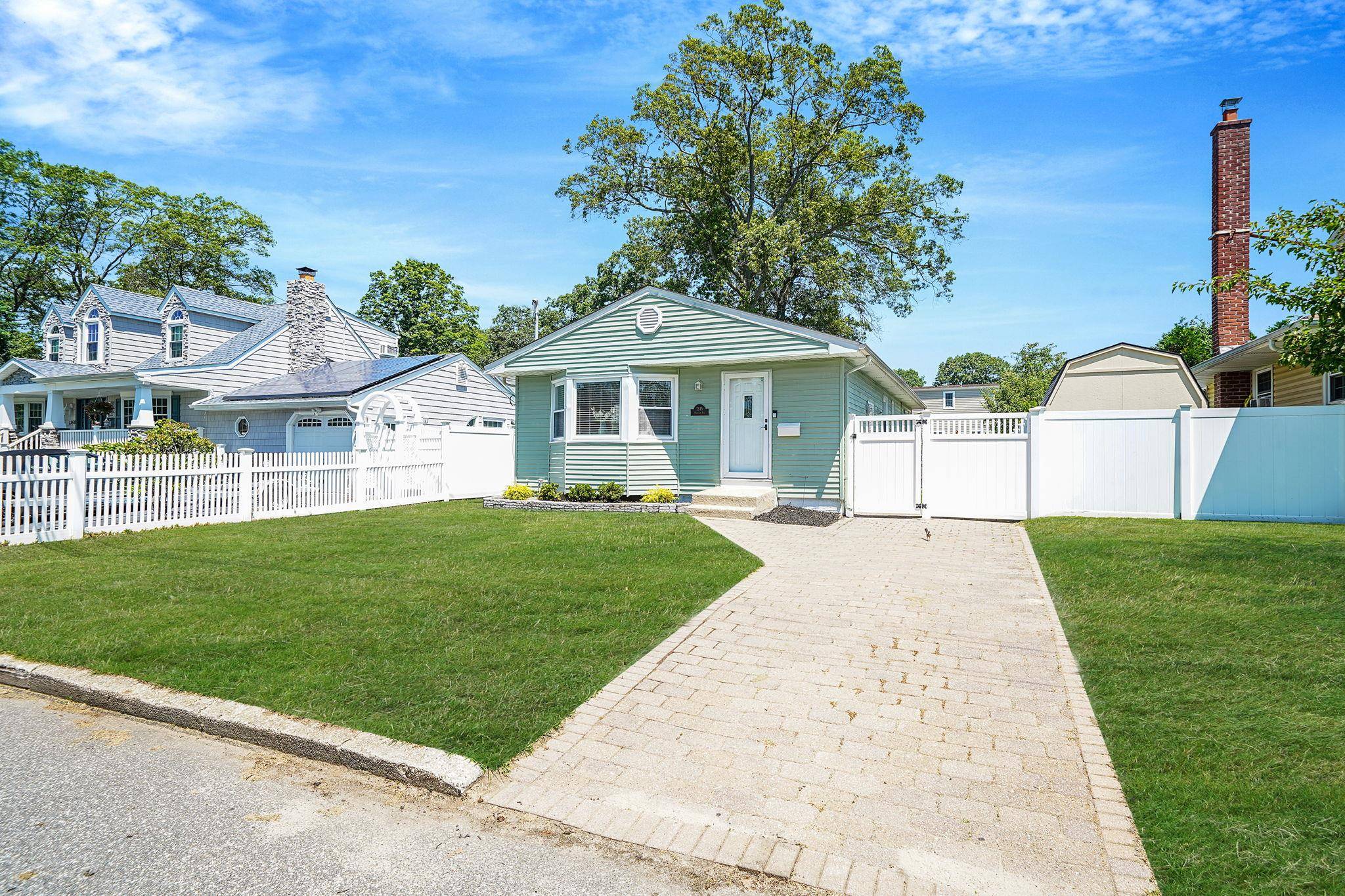 West Islip, NY 11795,1345 Madison AVE