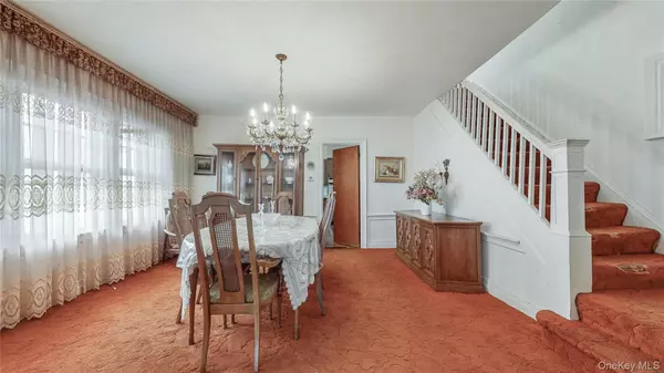 Briarwood, NY 11432,151-07 85th AVE