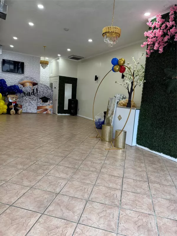 Saint Albans, NY 11412,199-19 Linden Blvd