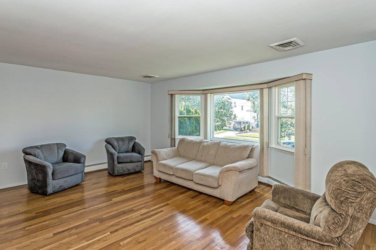 Oceanside, NY 11572,46 Pine ST