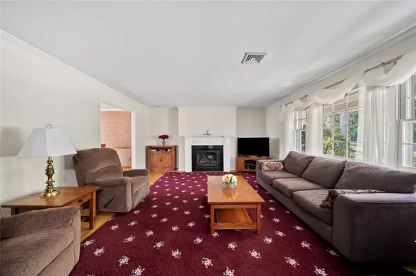 Greenlawn, NY 11740,12 W Sanders ST