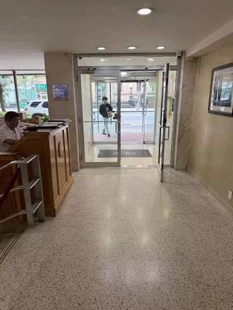 Jamaica, NY 11432,89-15 Parsons BLVD ##4B