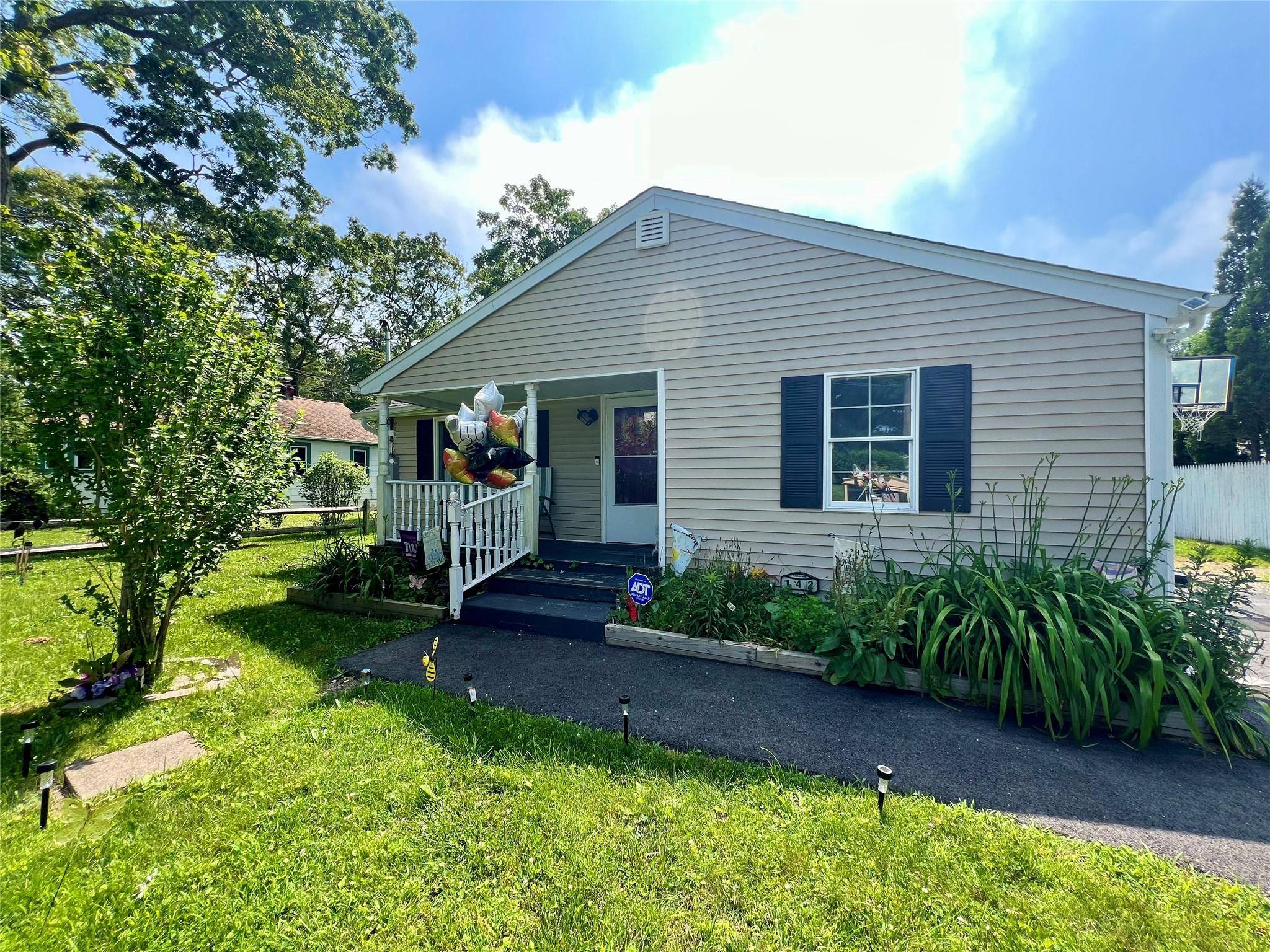 142 Daisy DR, Mastic Beach, NY 11951