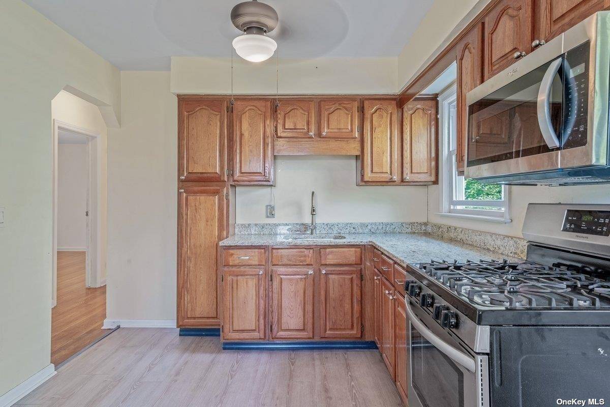 Mineola, NY 11501,216 Raff AVE