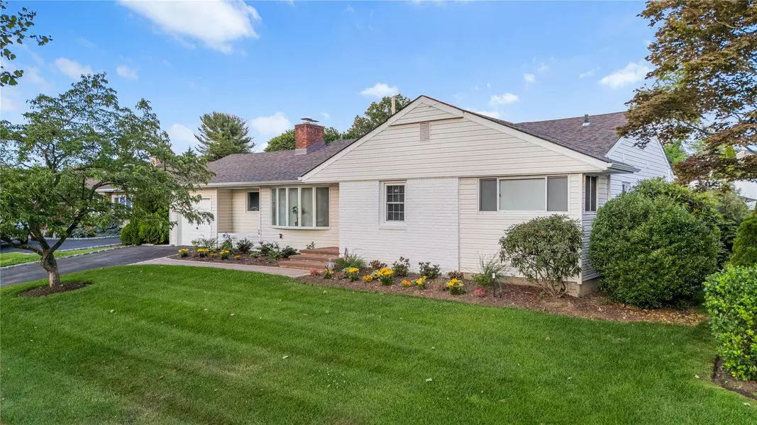 1942 Lilac DR, Westbury, NY 11590