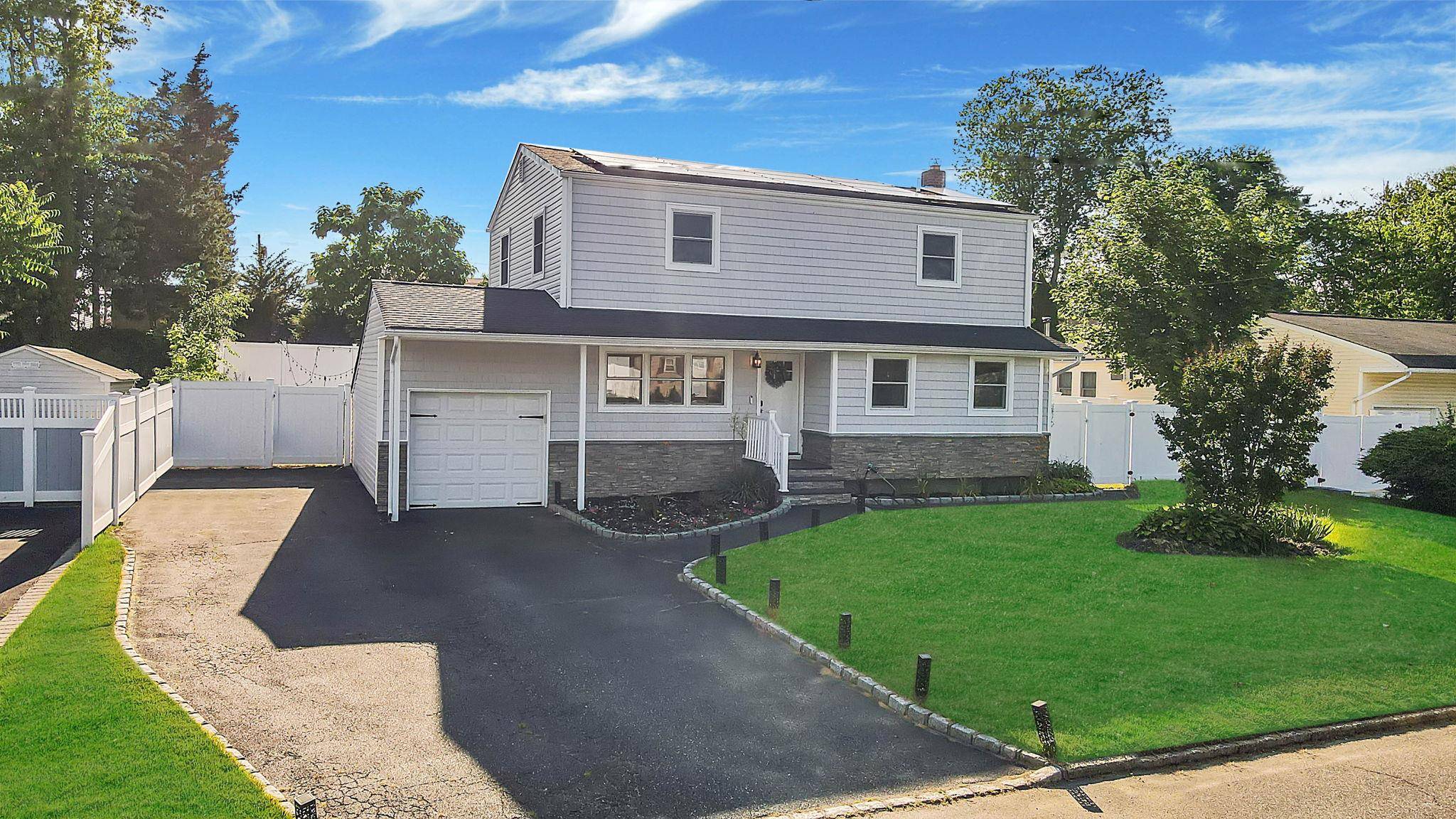 8 Franco AVE, Selden, NY 11784