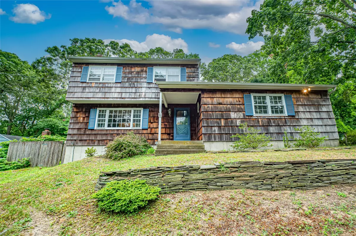 Shoreham, NY 11786,10 Valentine RD