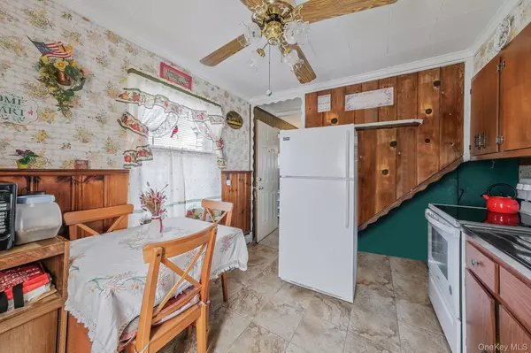 Levittown, NY 11756,21 Anchor LN