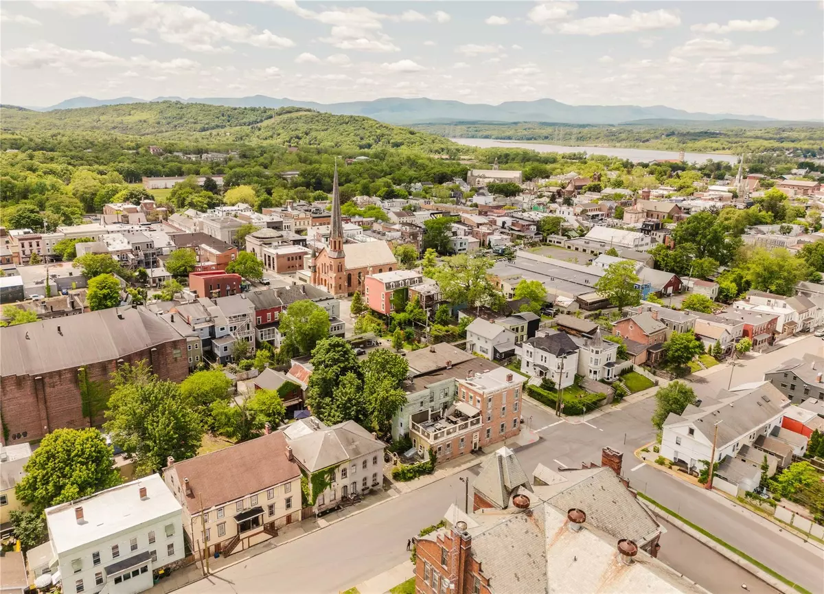Hudson, NY 12534,609 State ST