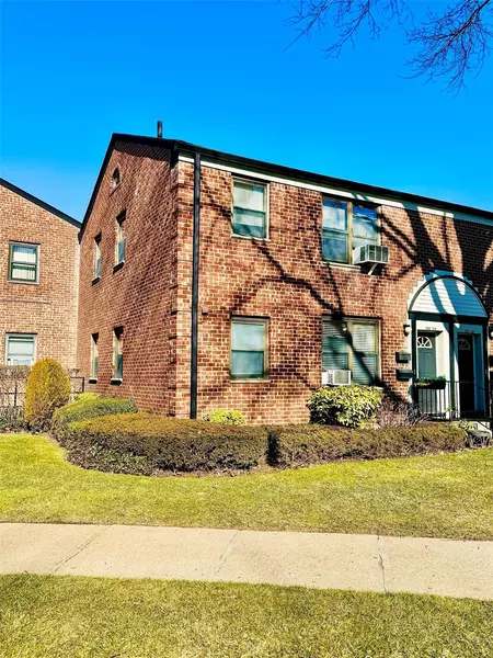 196-58 69th AVE #1, Fresh Meadows, NY 11365
