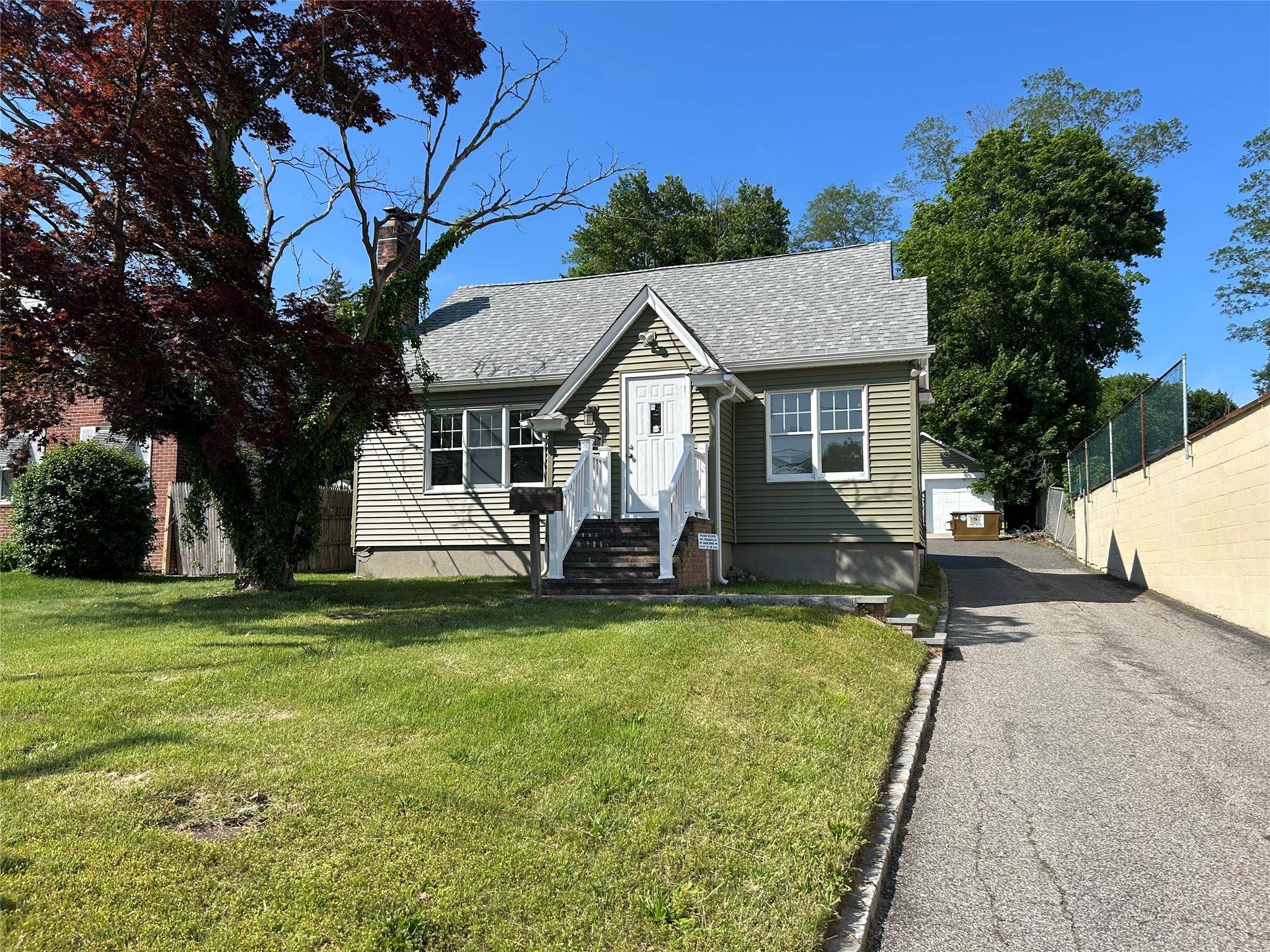 153 W Main ST, Kings Park, NY 11754