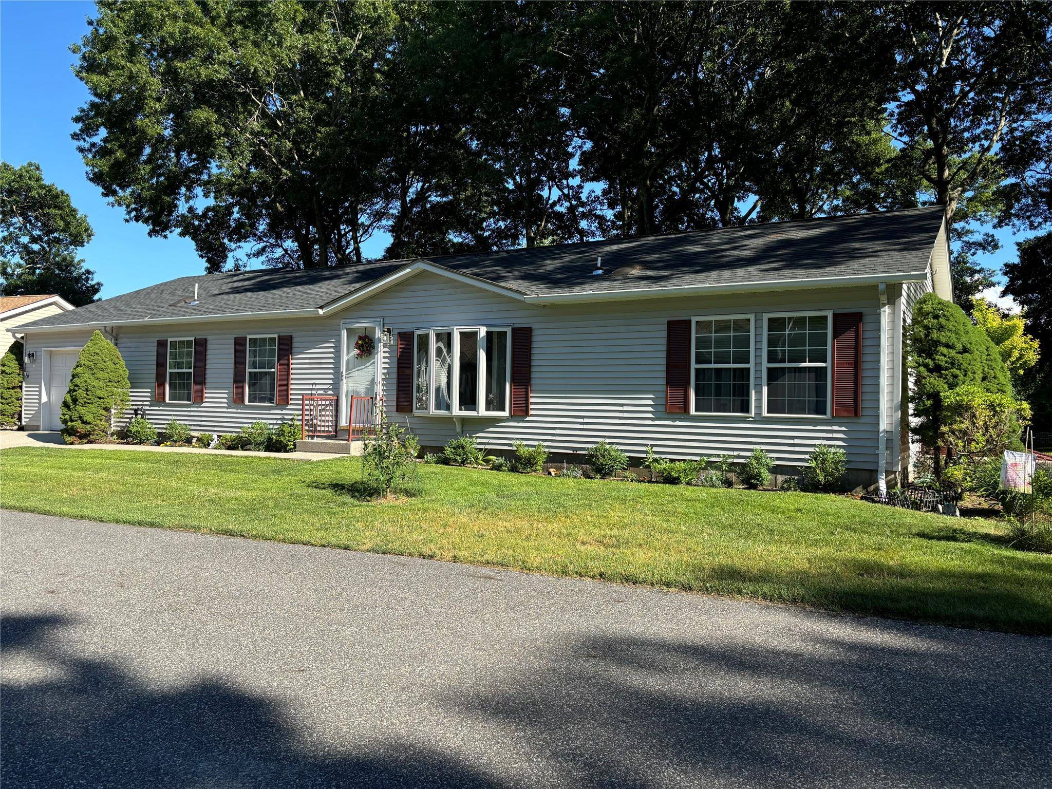 Calverton, NY 11933,1407 Middle #22