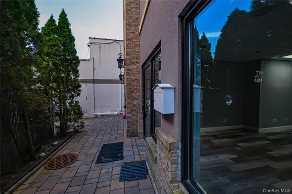 Huntington, NY 11743,328A Main ST #1st Fl