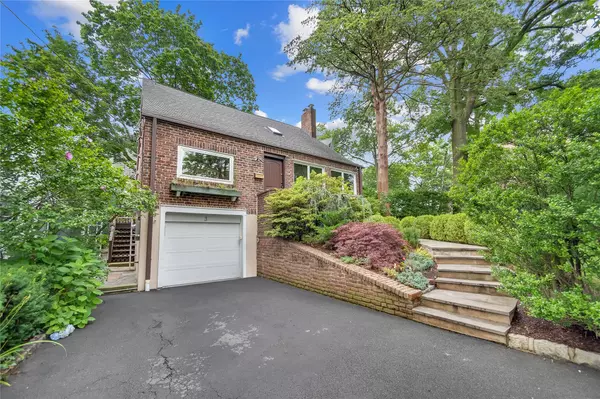 Larchmont, NY 10538,3 Harmony DR