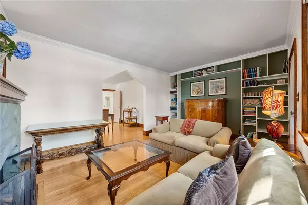 Flushing, NY 11358,27-01 167th ST