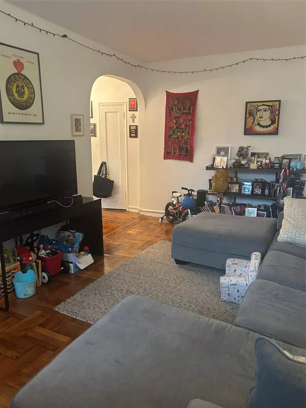 Bronx, NY 10462,762 Brady AVE #121