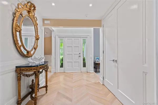 Manhasset, NY 11030,63 Sutton PL