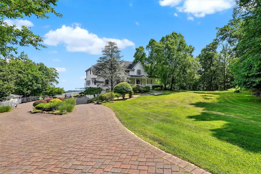 10 Soluri LN, Tomkins Cove, NY 10986