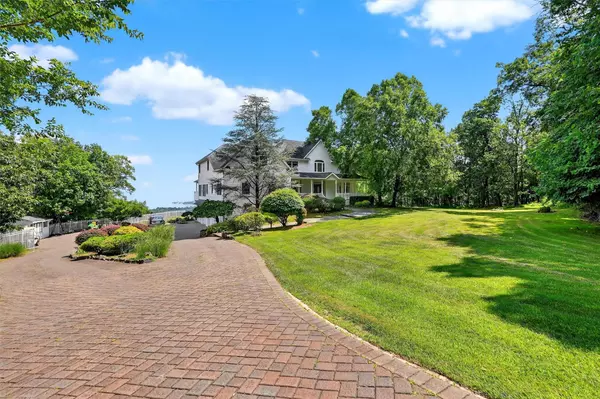 10 Soluri LN, Tomkins Cove, NY 10986