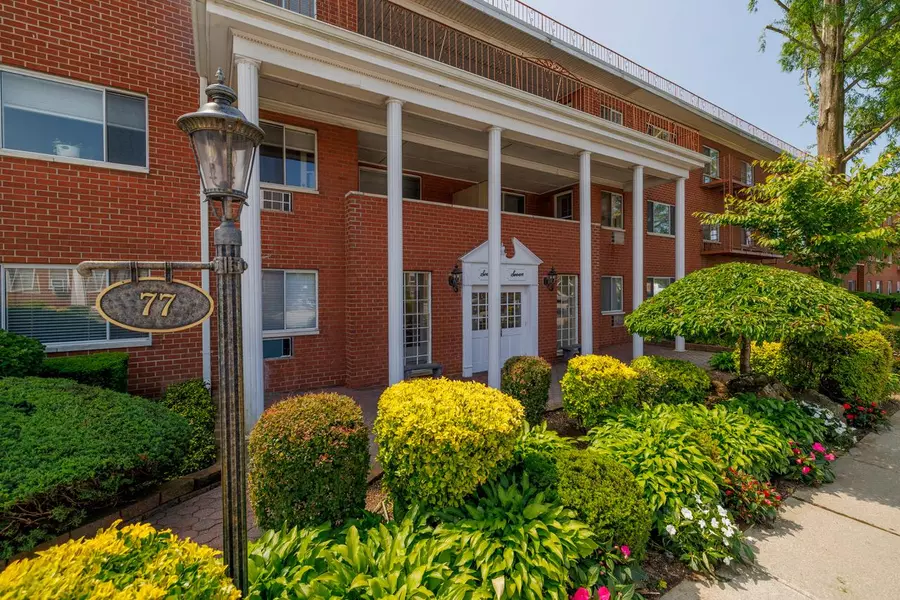 77 S PARK AVENUE #A24, Rockville Centre, NY 11570