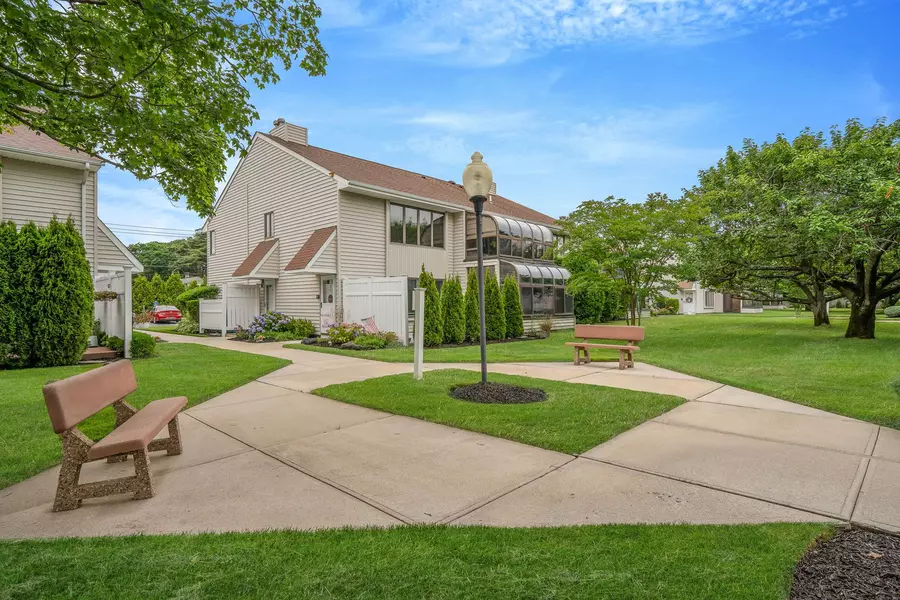 20 Laurel Ave #74, East Islip, NY 11730