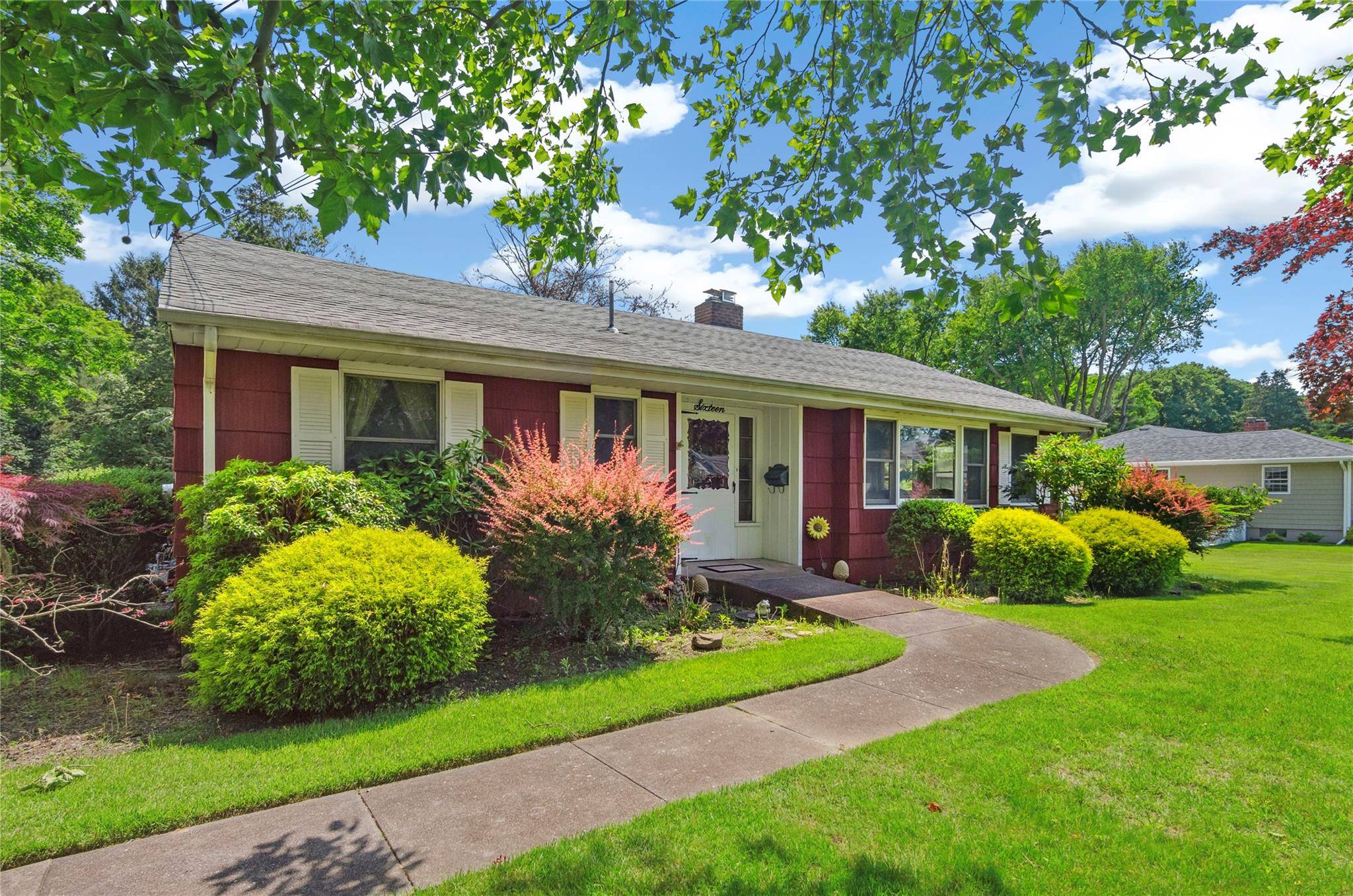 East Patchogue, NY 11772,16 Colonial DR