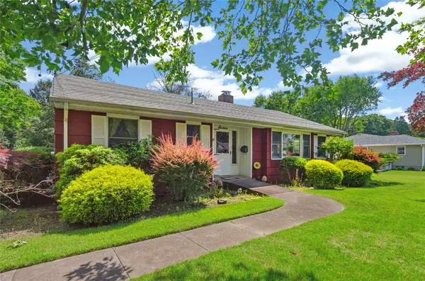 East Patchogue, NY 11772,16 Colonial DR