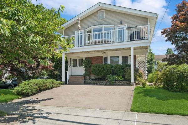 39-27 233rd ST, Douglaston, NY 11363